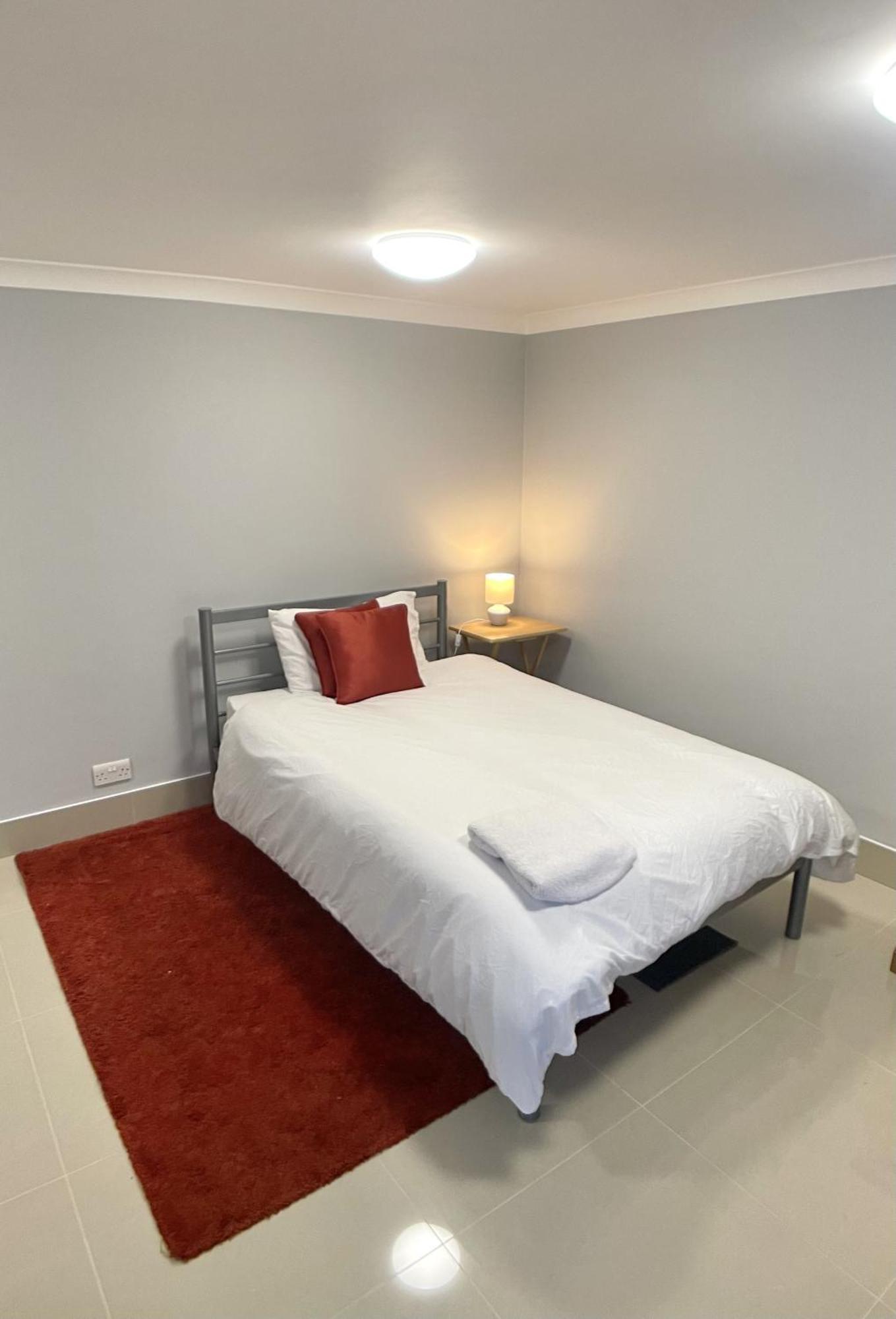 Richmond House Hotel Slough Room photo